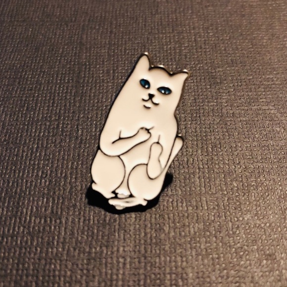 Flipping Off Cat Pin - Picture 2 of 3